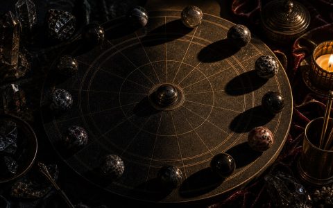 Тёмная сторона каждого знака зодиака: теневые черты, которые нужно знать